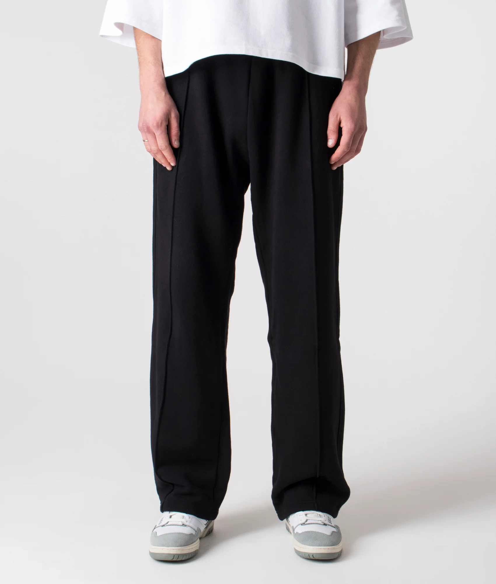 Relaxed Fit Essential Pleated Sweatpants - Image 3