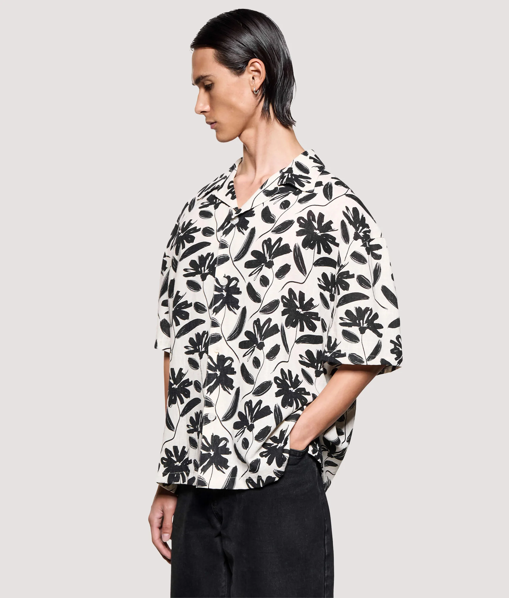 Box Fit Floral Linen Short Sleeve Vacation Shirt - Image 3