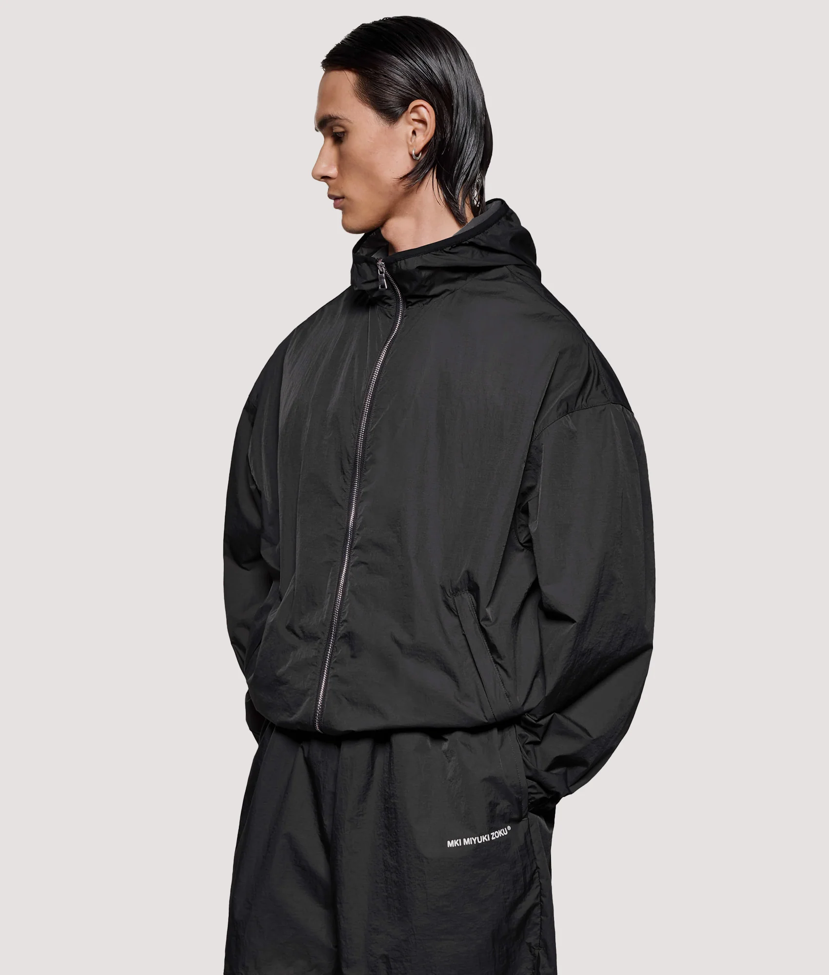 Box Fit Hyperlight Hooded Wind Jacket - Image 4