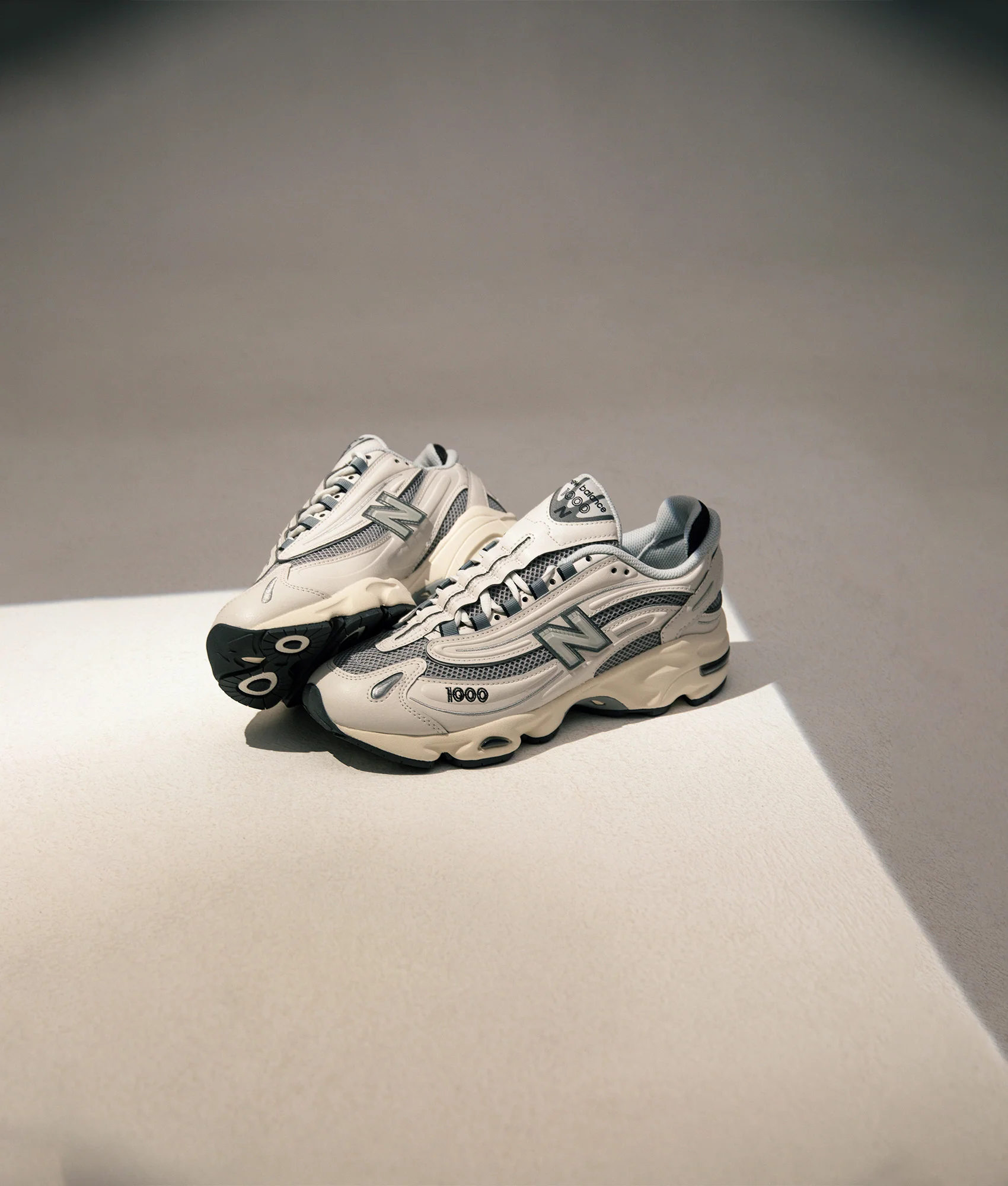 1000 Sneakers - Image 2